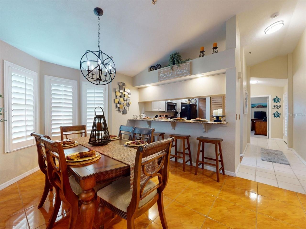 Photo 8 of 20: Dining Room with Breakfast bar