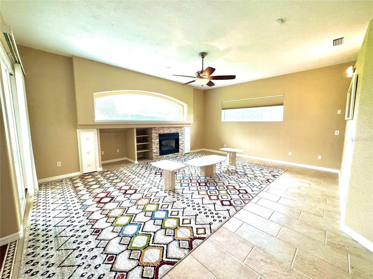 Photo 13 of 20: Large family room with access to pool