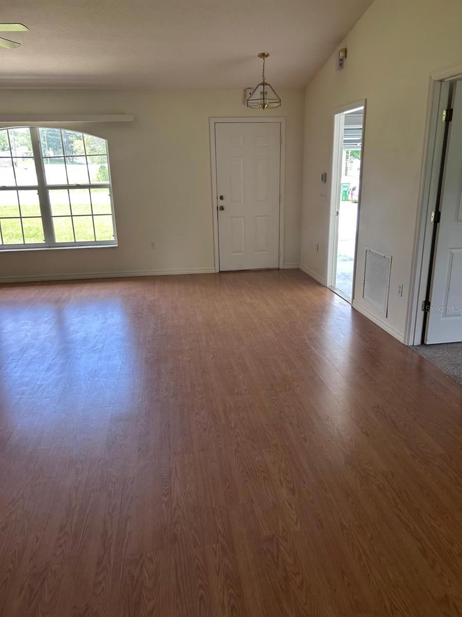 Photo 2 of 20: Living Room