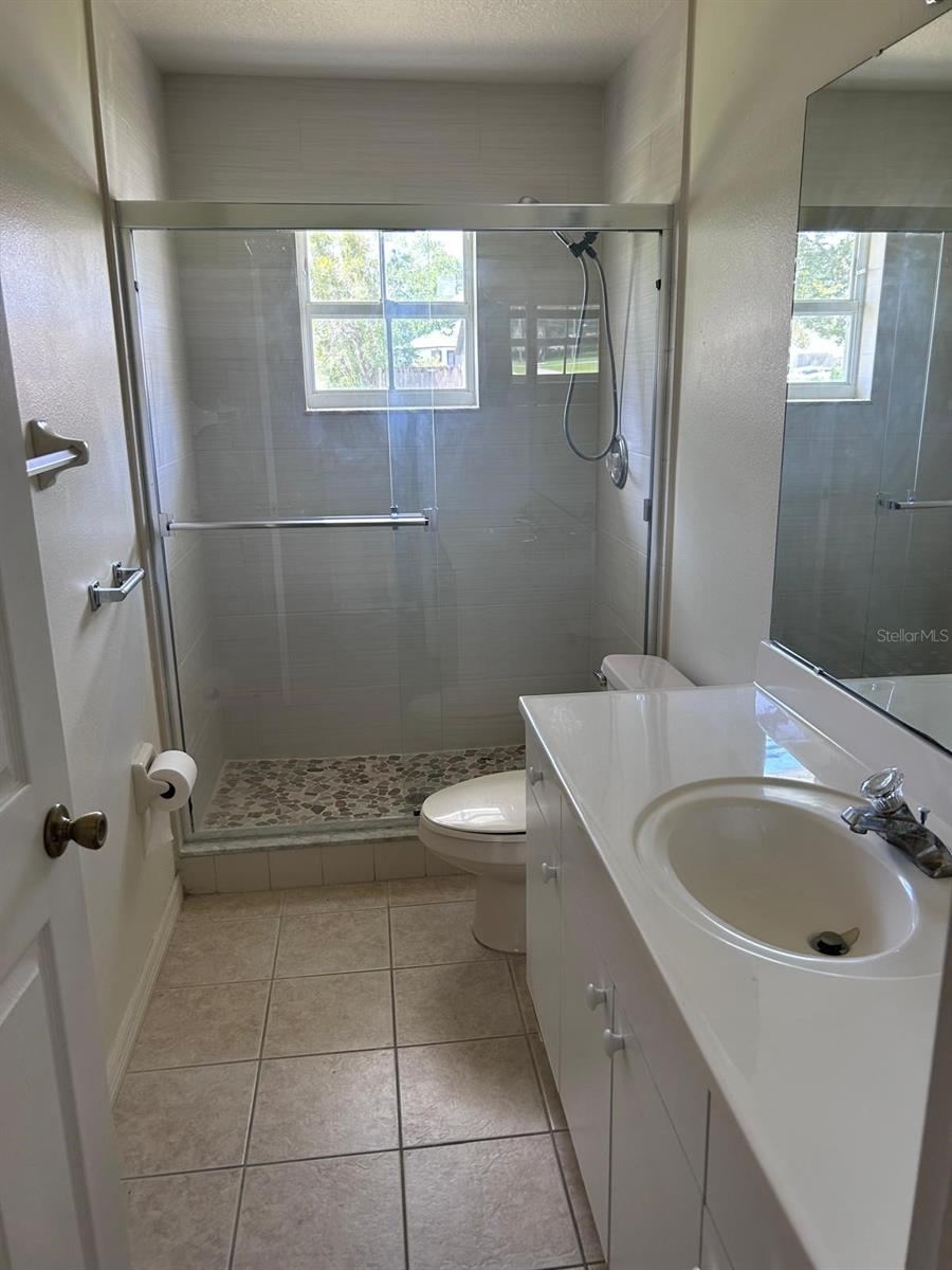 Photo 14 of 20: Guest Bathroom