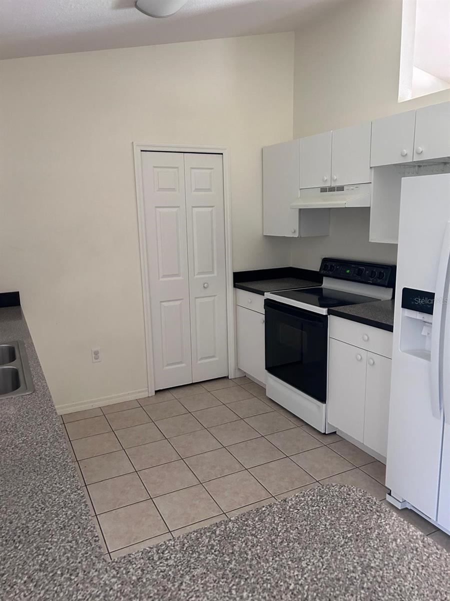 Photo 6 of 20: Kitchen