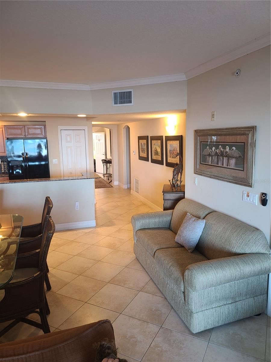 Photo 16 of 20: PLENTY OF SEATING IN THIS CONDO!