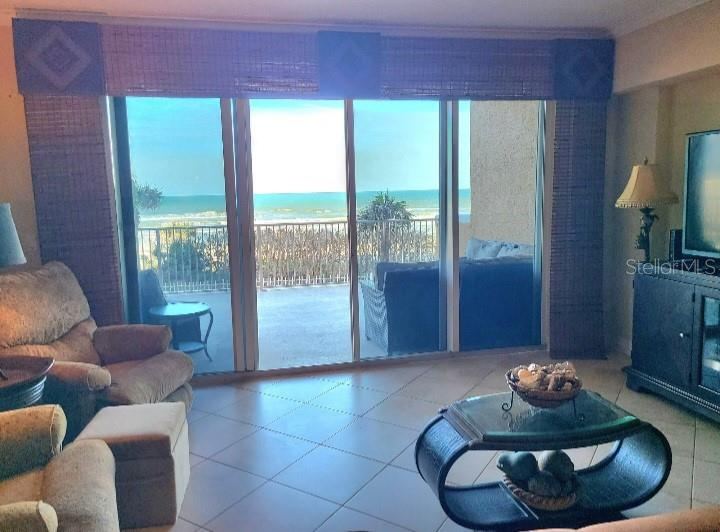 Photo 19 of 20: LIVING WITH OCEANFRONT VIEW