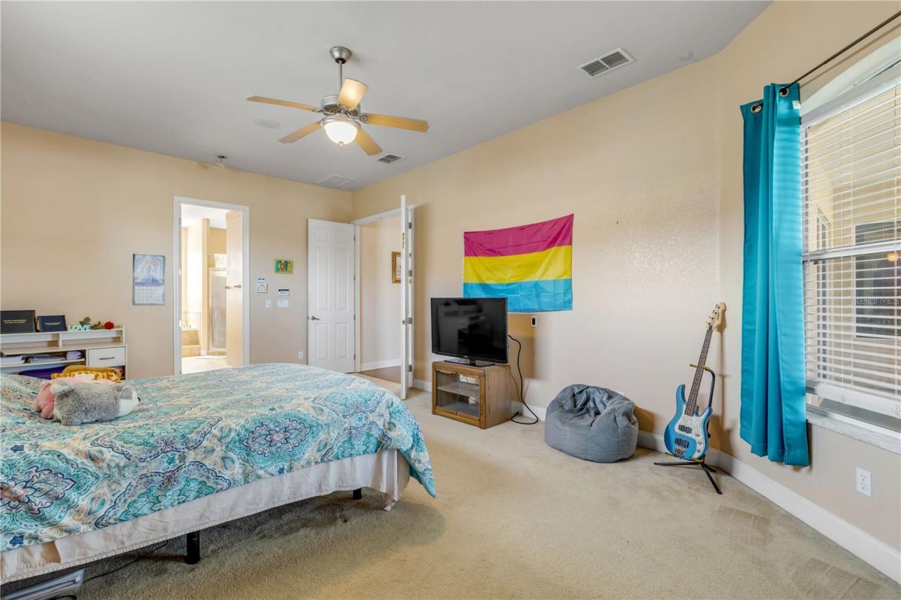 Photo 18 of 20