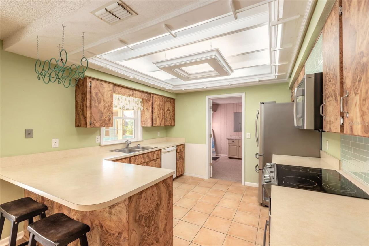 Photo 13 of 20: Kitchen