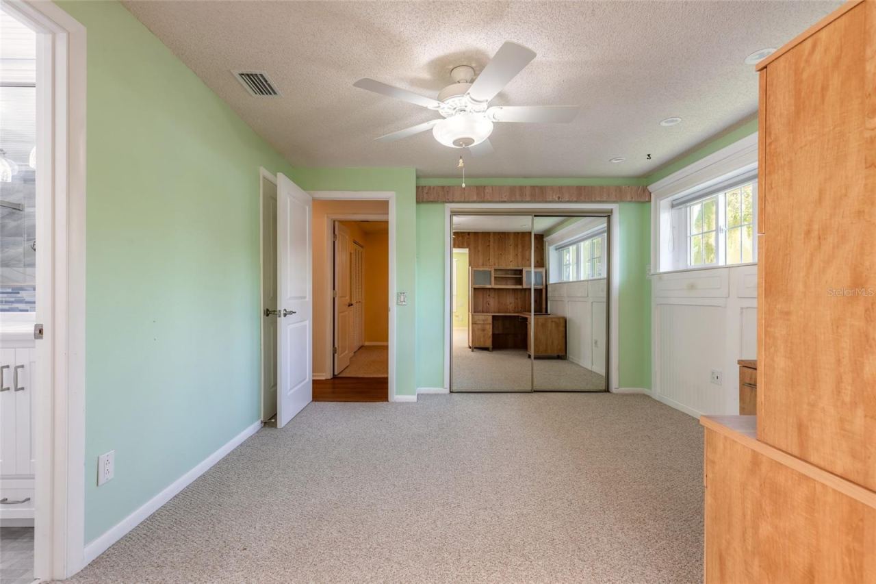 Photo 16 of 20: Primary Bedroom/Office