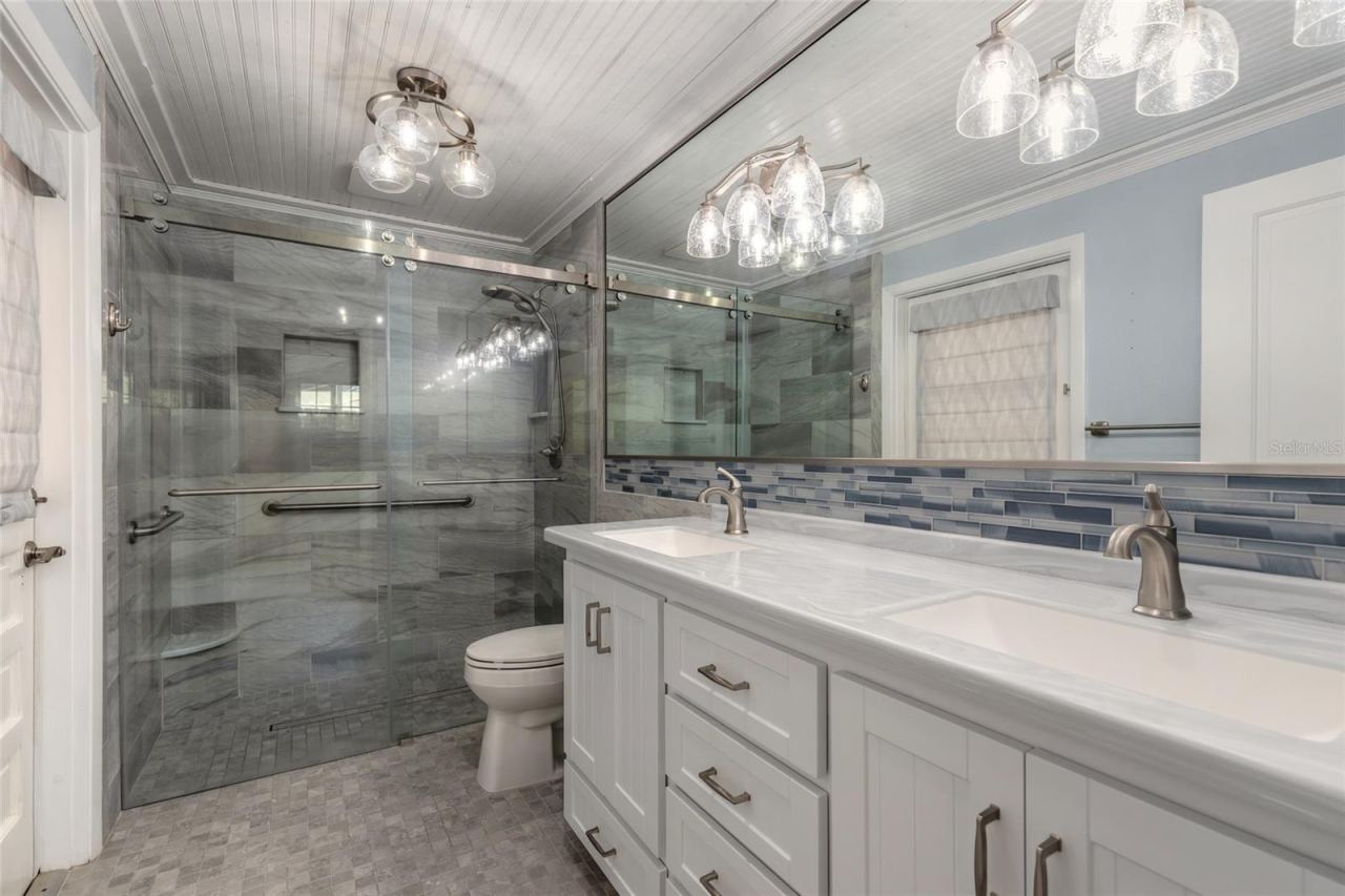 Photo 20 of 20: Primary Bathroom