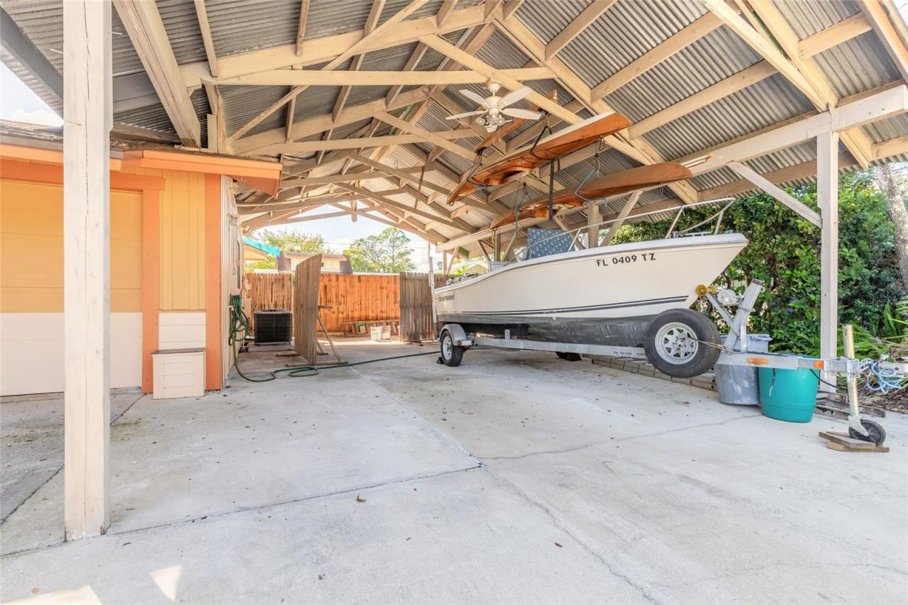 Photo 4 of 20: Carport