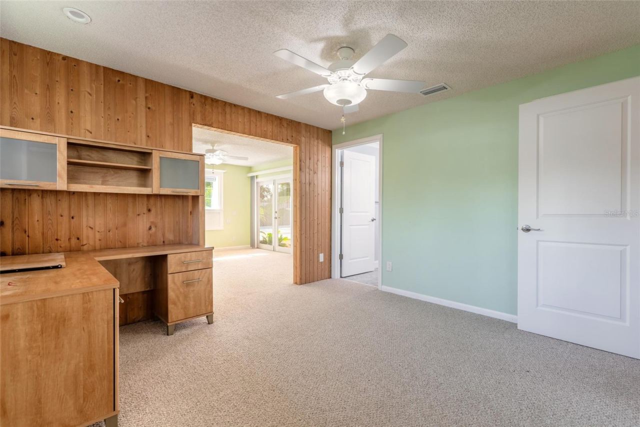 Photo 15 of 20: Primary Bedroom/Office
