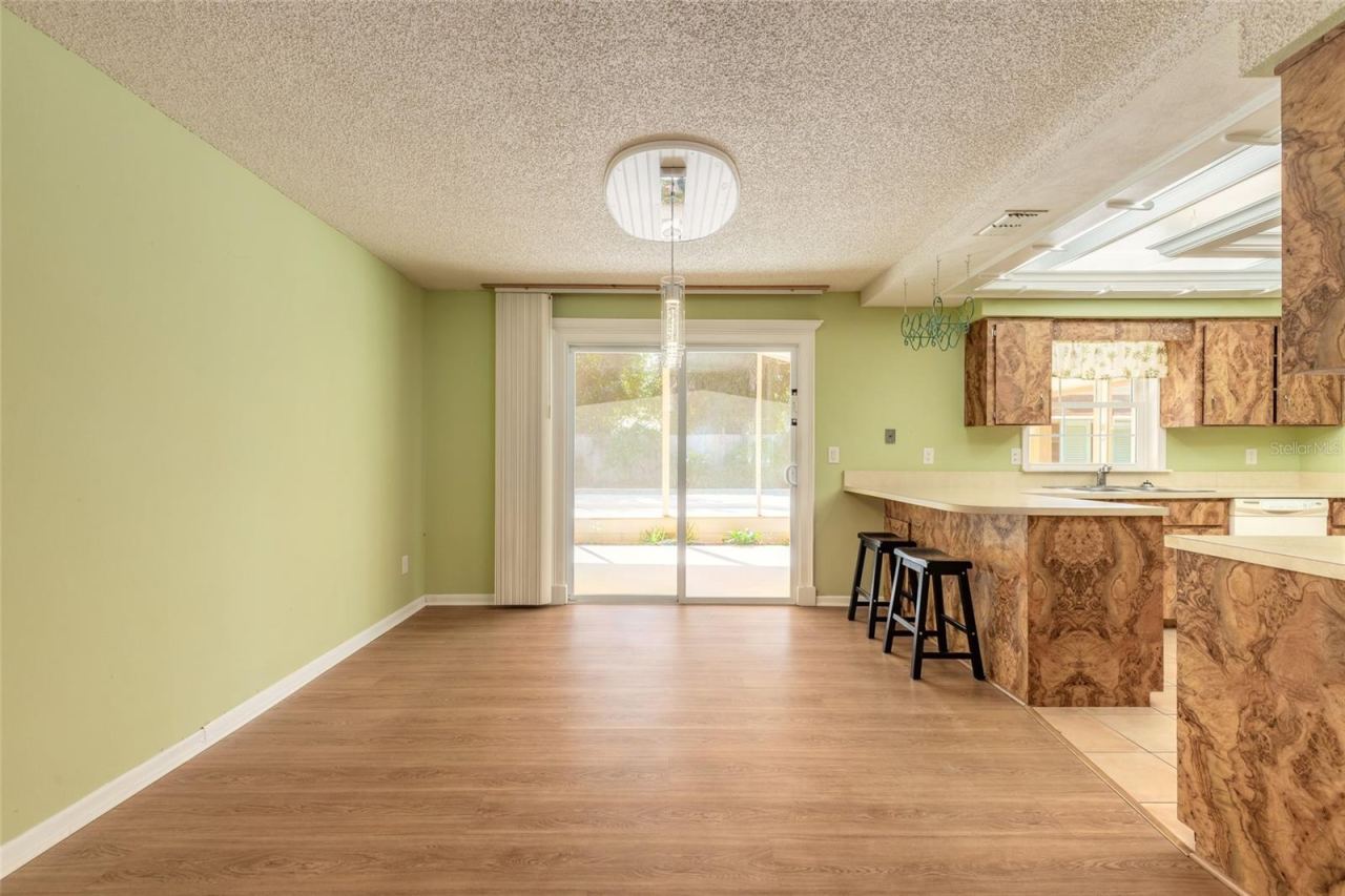 Photo 9 of 20: Dining Room