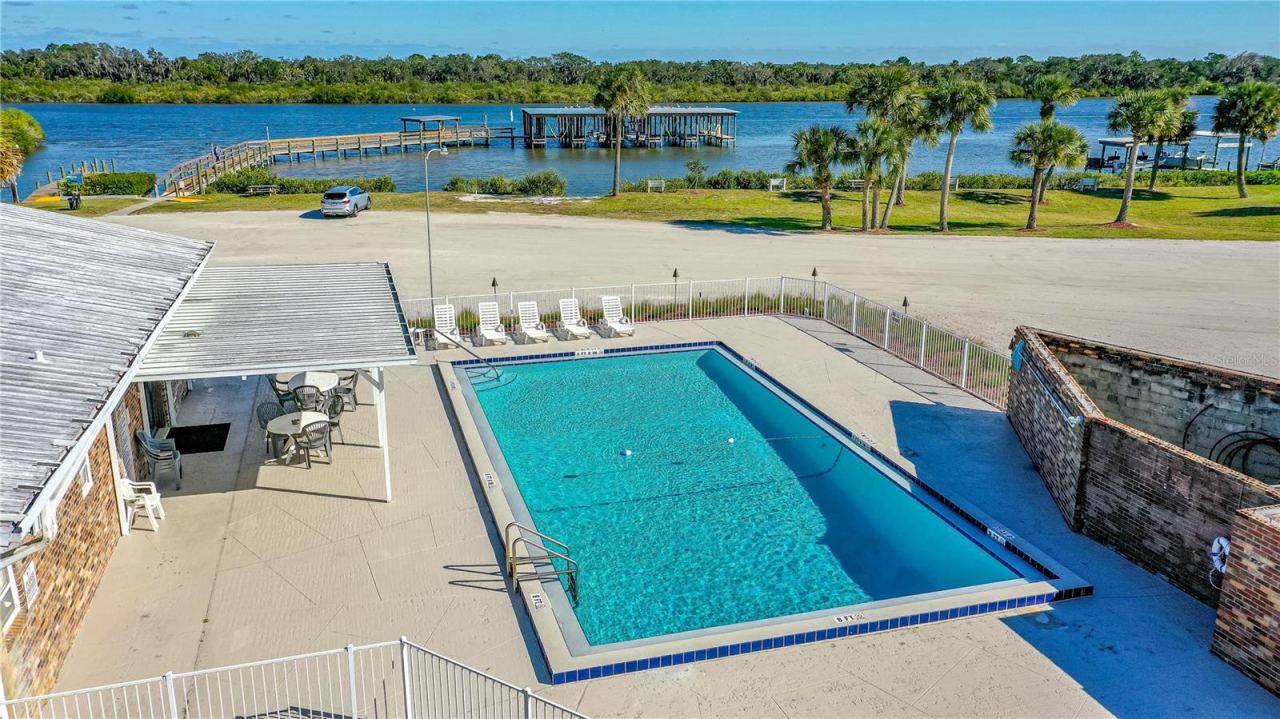 Photo 5 of 20: SALT WATER COMMUNITY POOL