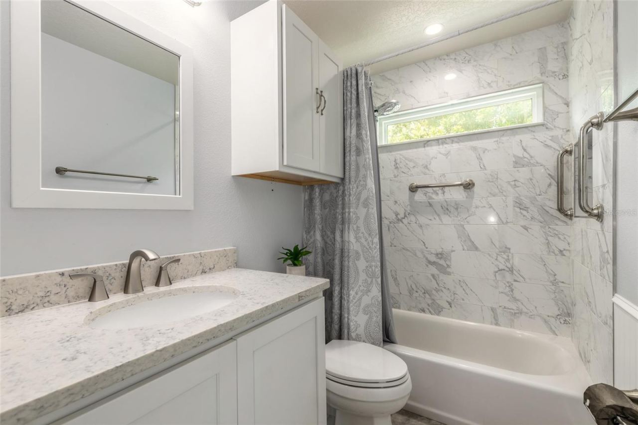 Photo 20 of 20: guest bath upstairs