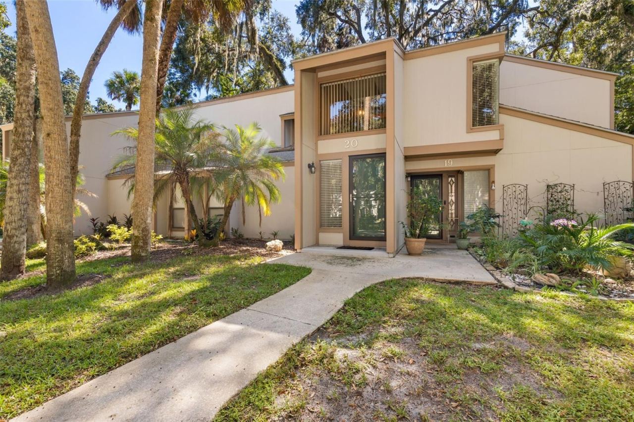 Photo 1 of 20: Front Entry 20 Mid Oaks Circle