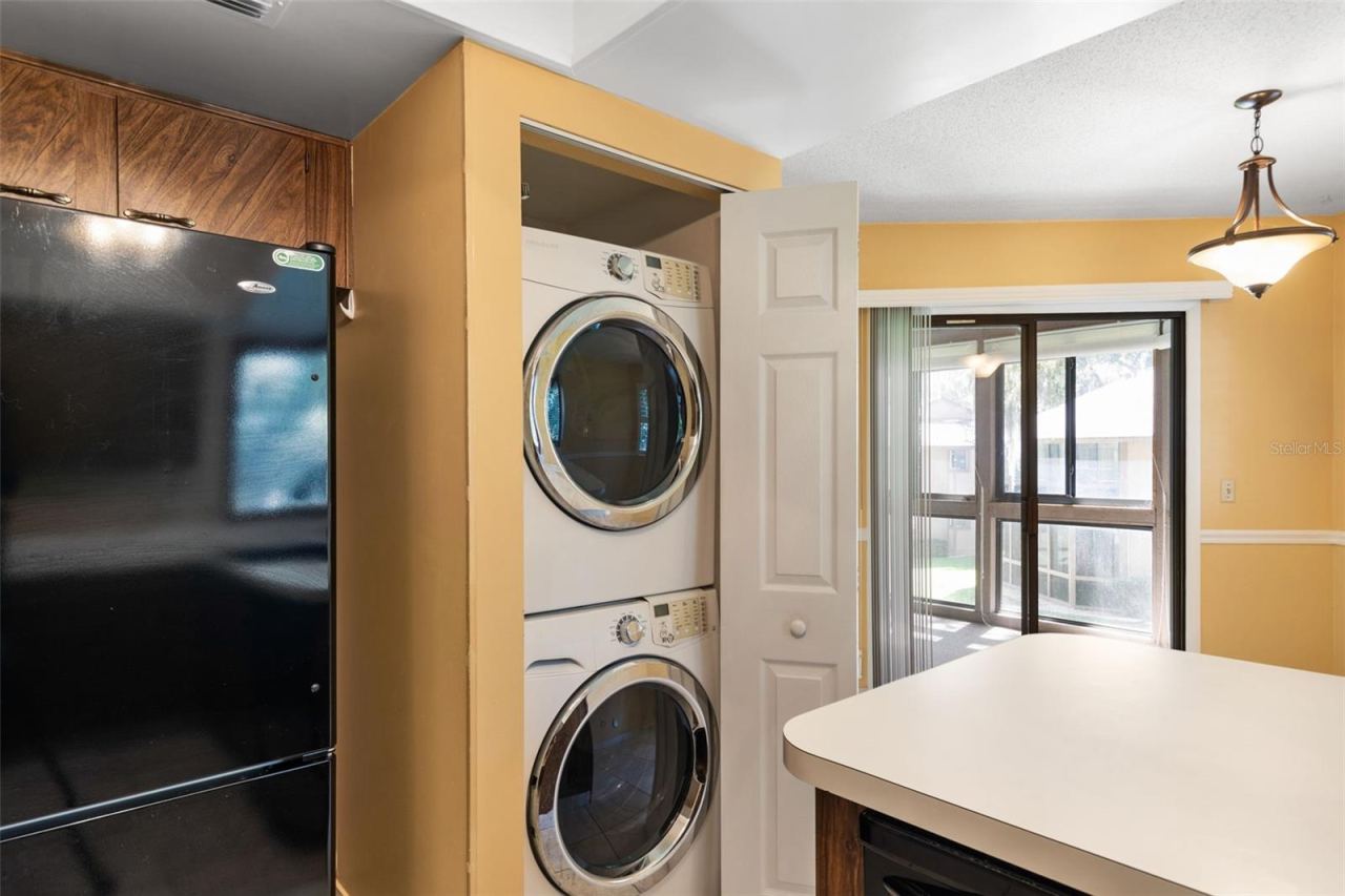 Photo 20 of 20: 20 Mid Oaks Full Size Washer & Dryer