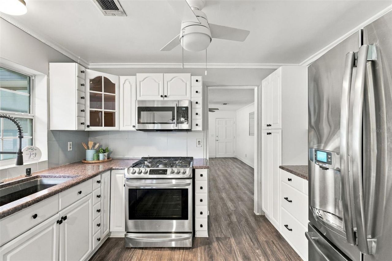 Photo 16 of 20: KITCHEN
