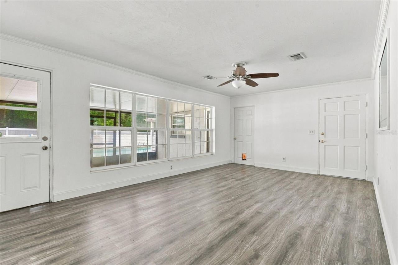 Photo 20 of 20: FAMILY ROOM