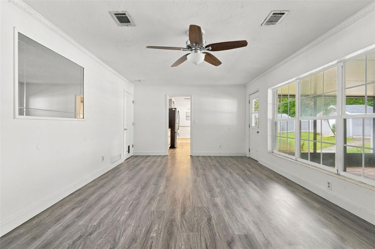 Photo 19 of 20: FAMILY ROOM