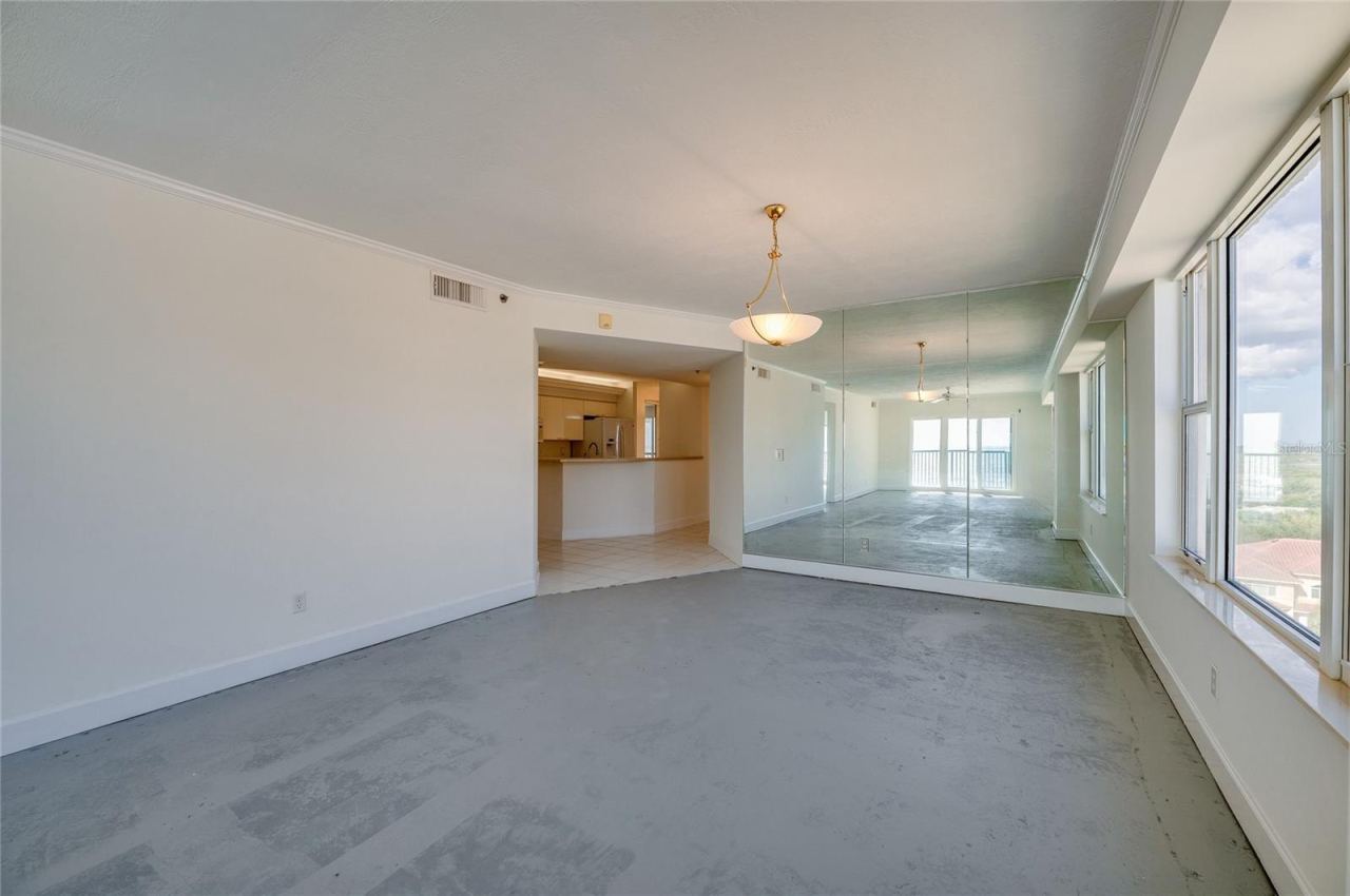 Photo 17 of 20: Dining Room