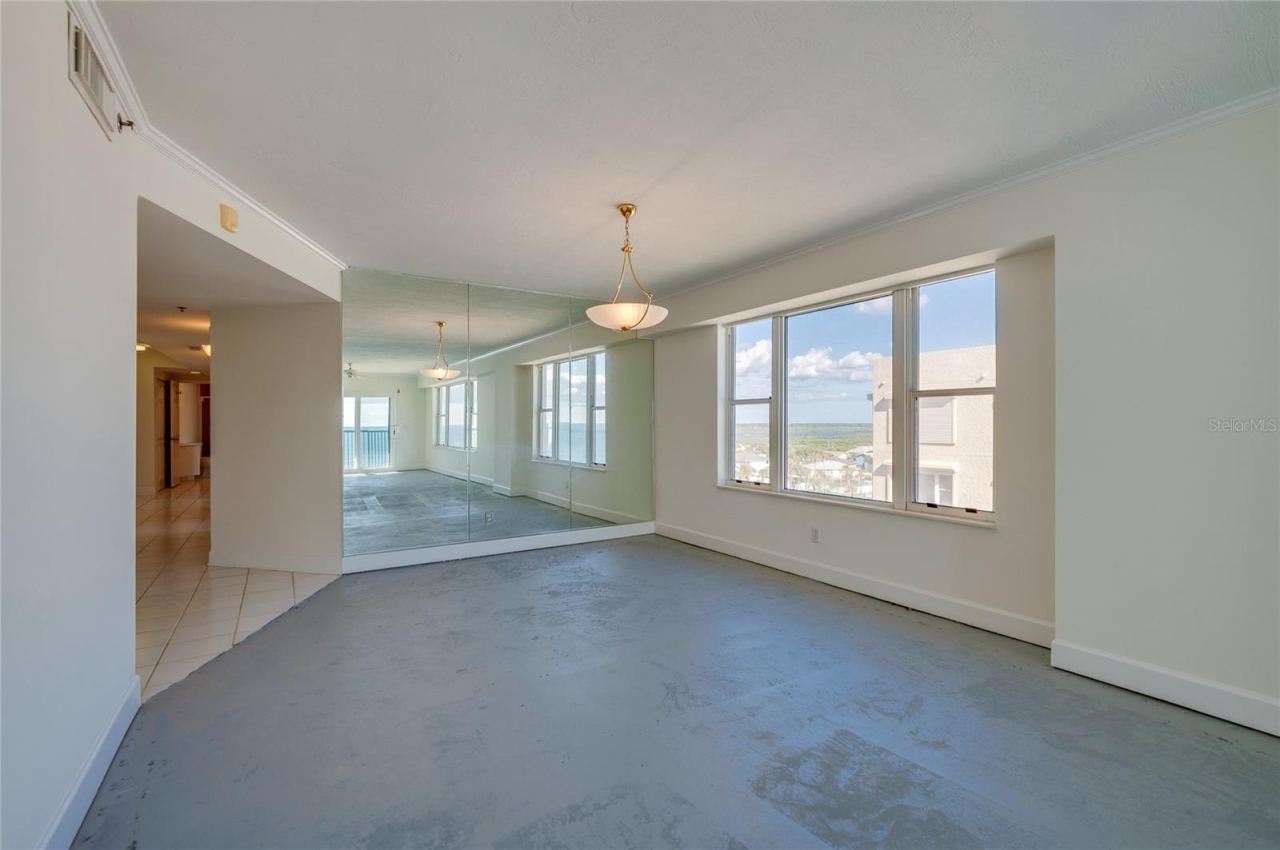 Photo 19 of 20: Dining Room