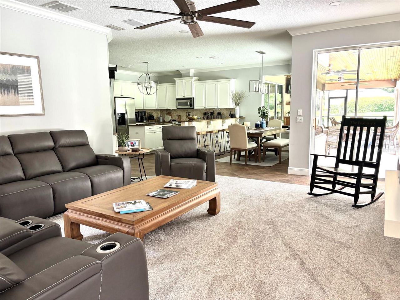 Photo 17 of 20: Family Room