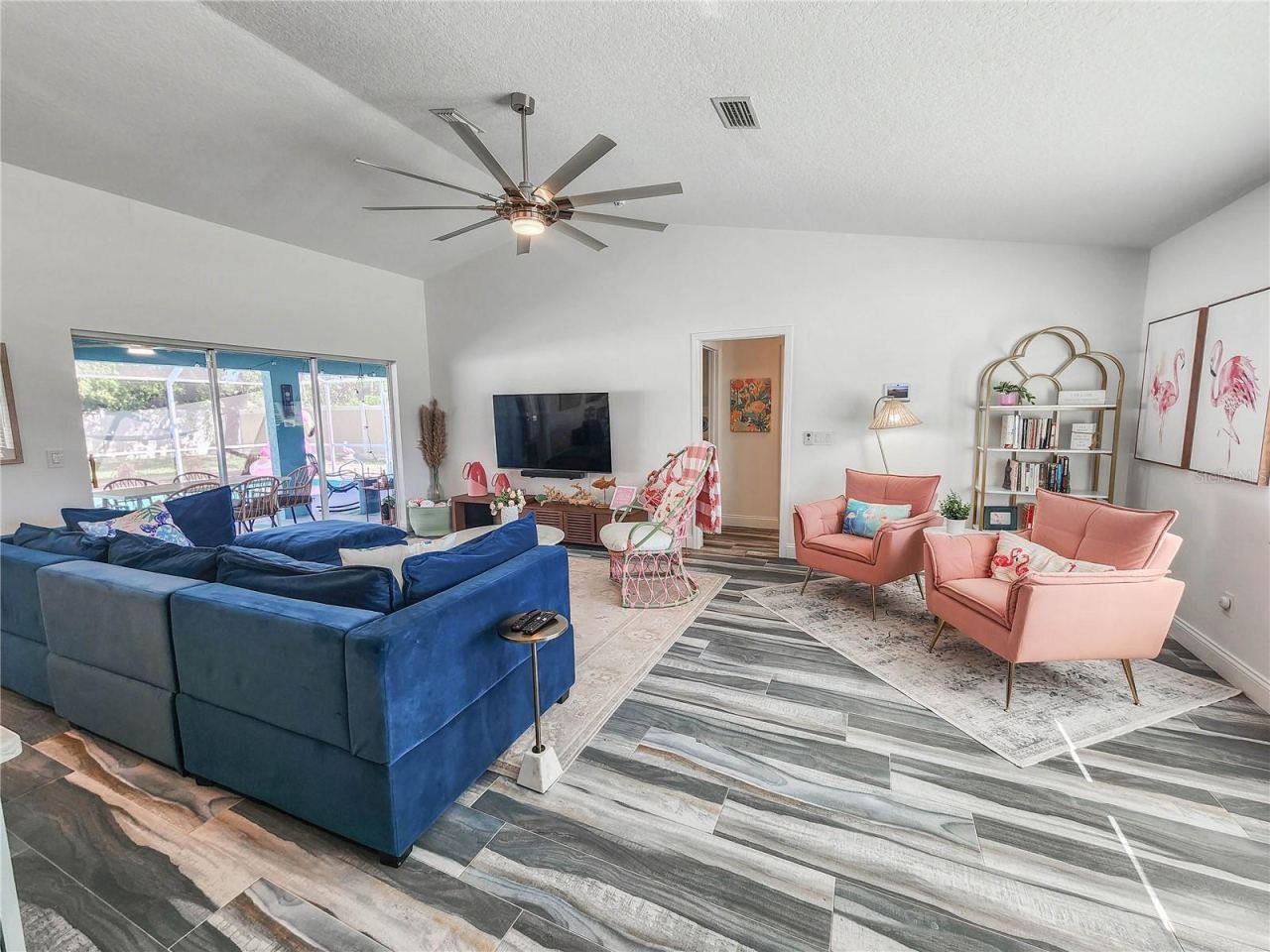 Photo 6 of 20: Great room