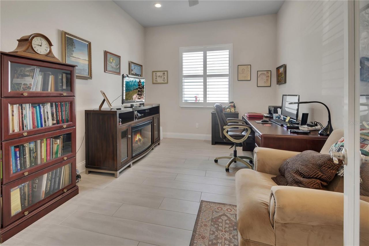 Photo 17 of 20: Home Office
