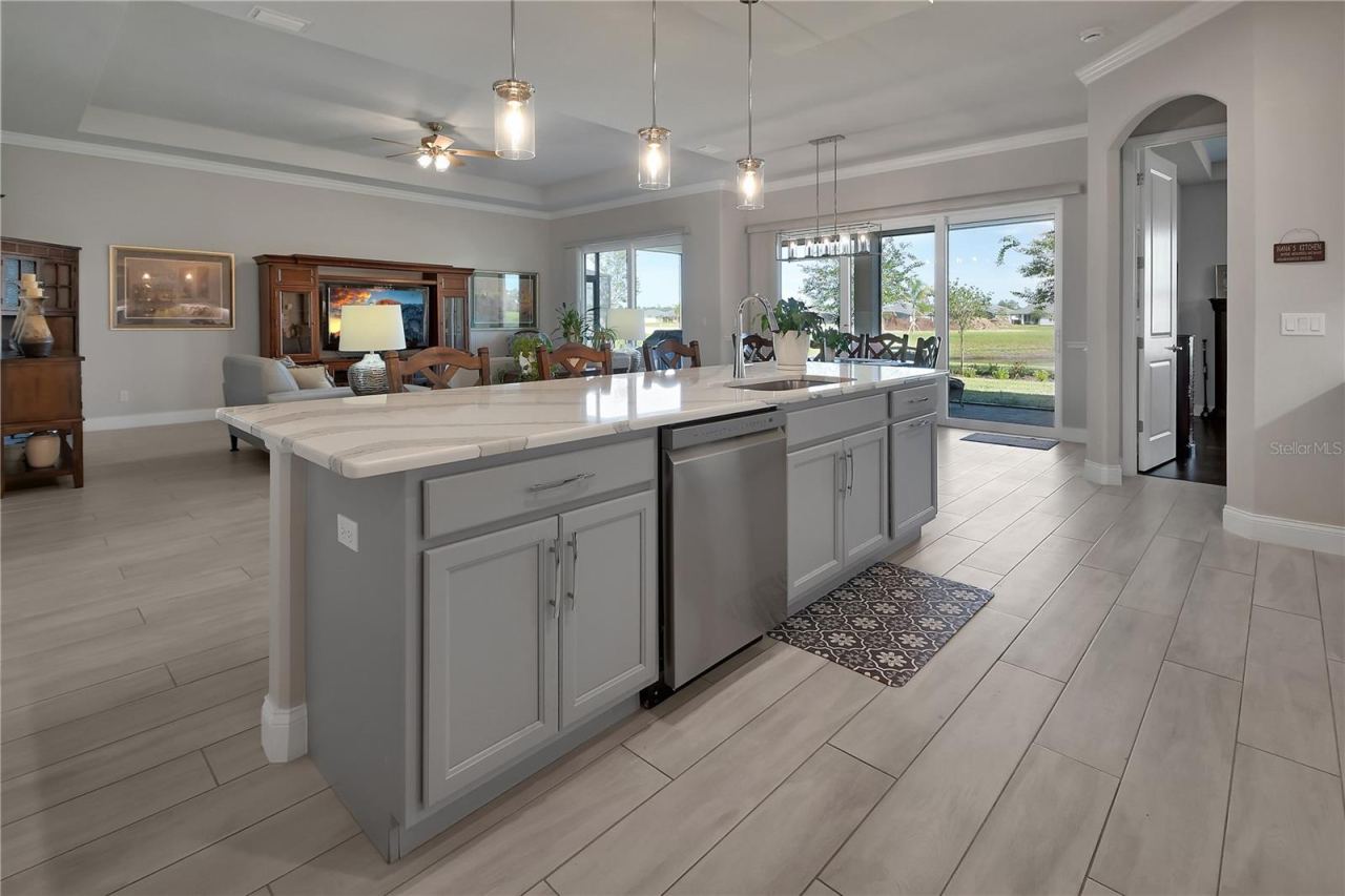 Photo 14 of 20: Large kitchen island