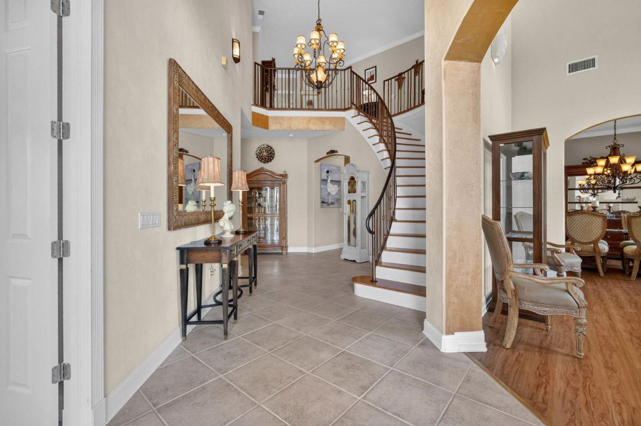 Photo 6 of 20: Foyer