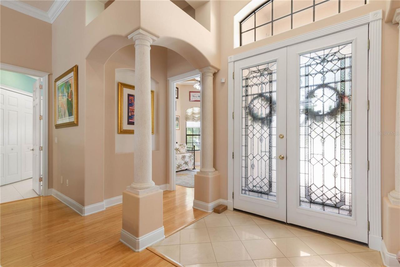 Photo 3 of 20: Foyer