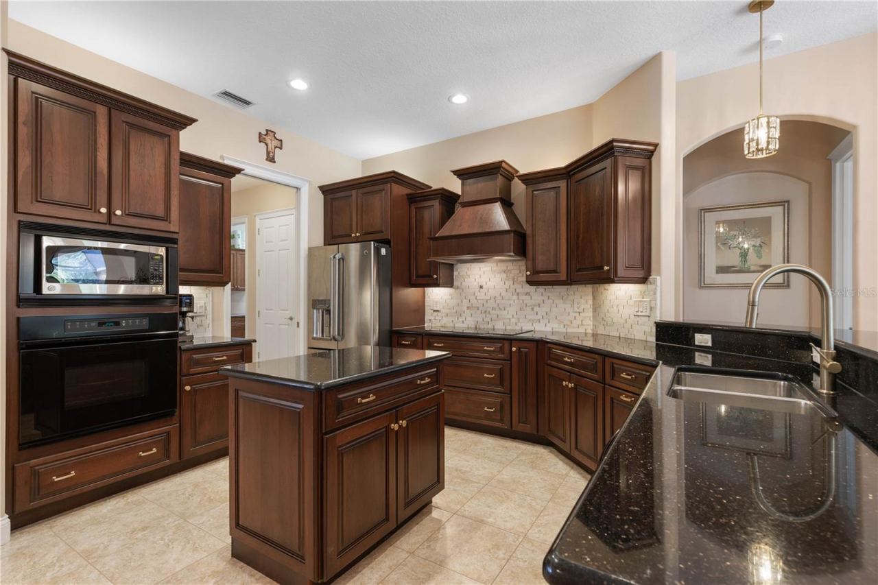 Photo 19 of 20: Kitchen