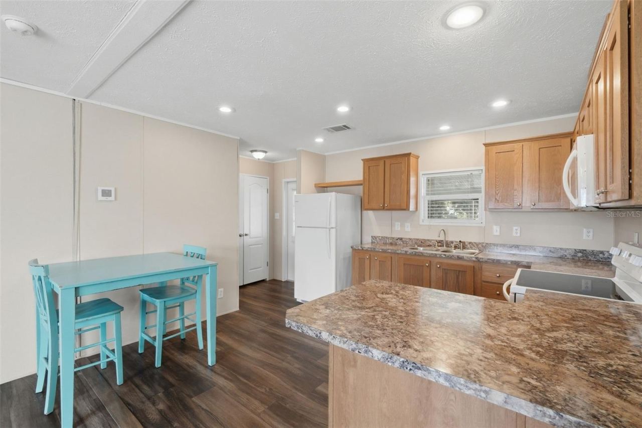 Photo 18 of 20: Kitchen/dining area