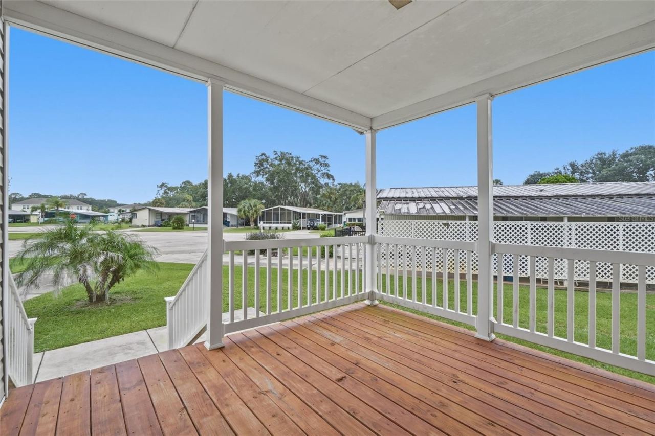 Photo 8 of 20: Front porch