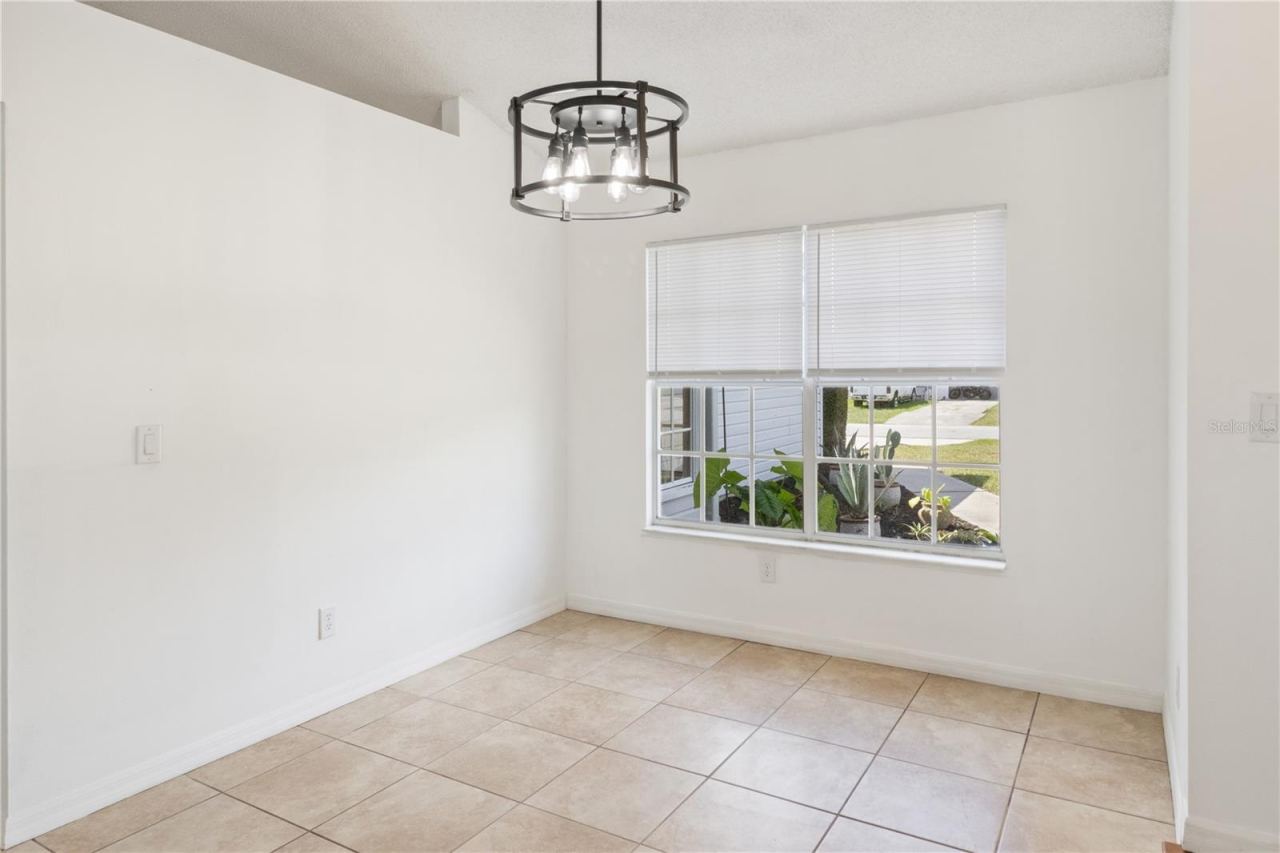 Photo 13 of 20: Dining Room