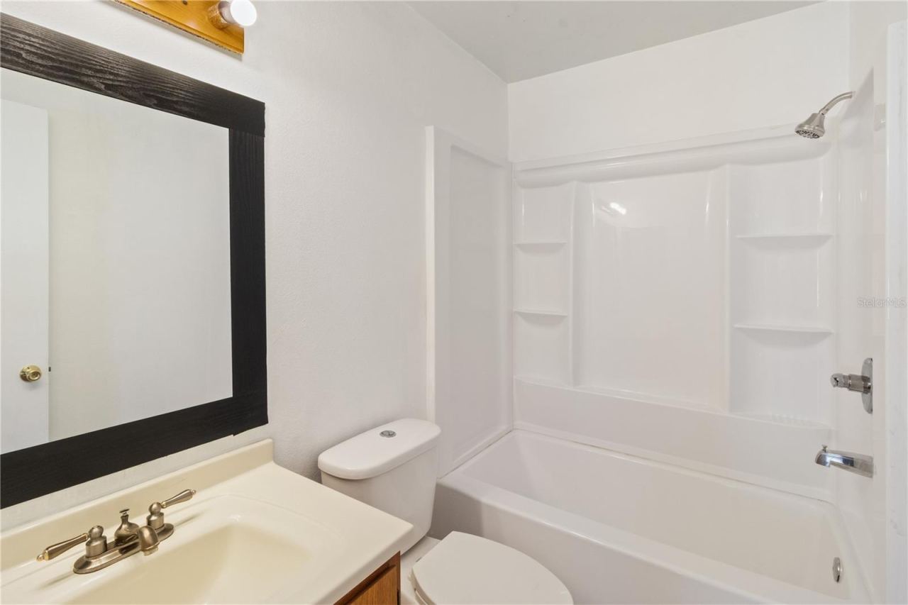 Photo 19 of 20: Hall Bath