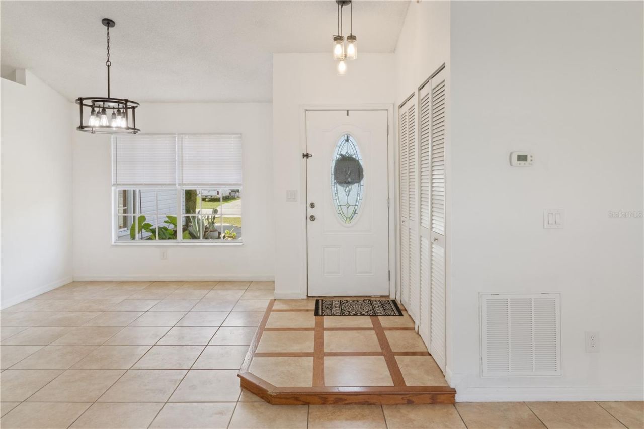 Photo 10 of 20: Entry and Dining Room