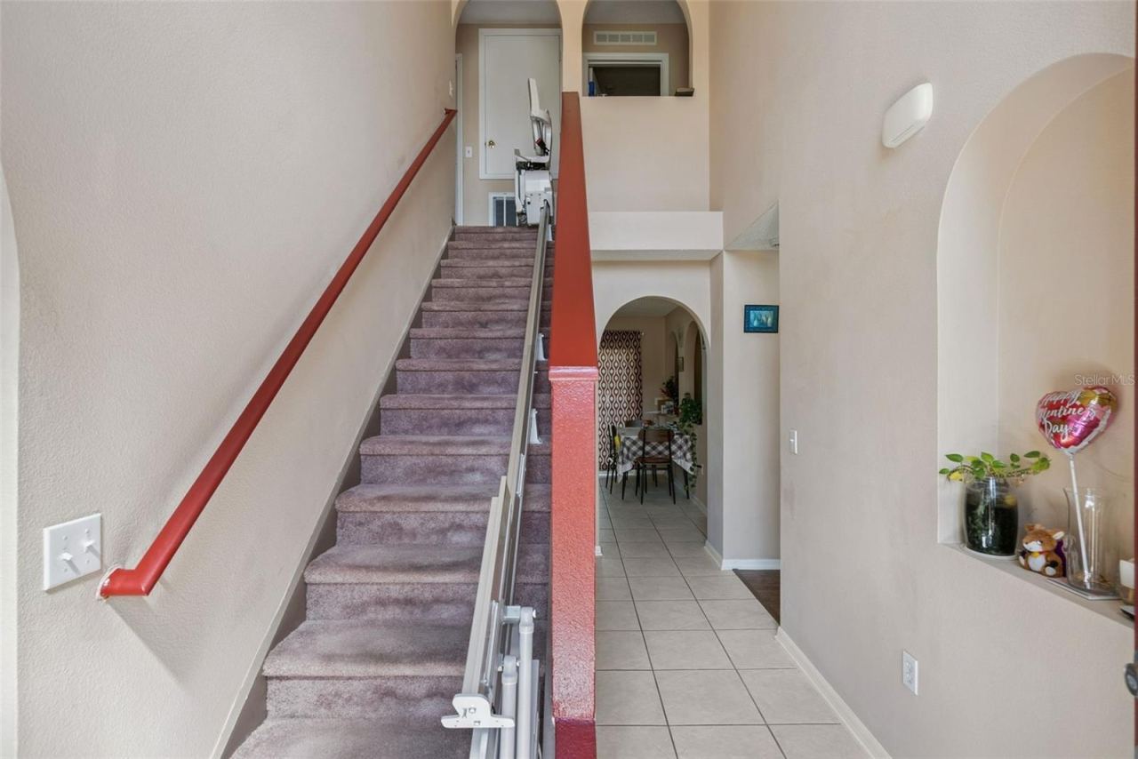 Photo 7 of 20: Entry Way