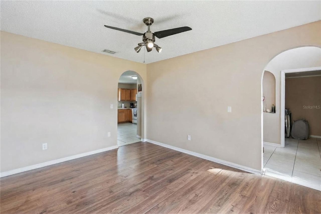 Photo 4 of 20: Dining Room