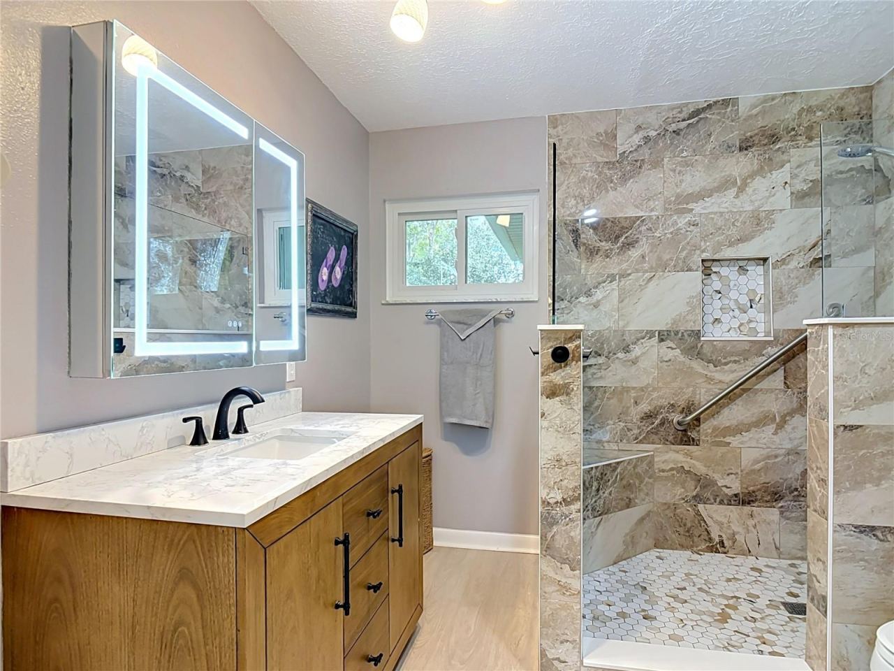Photo 16 of 20: primary en-suite