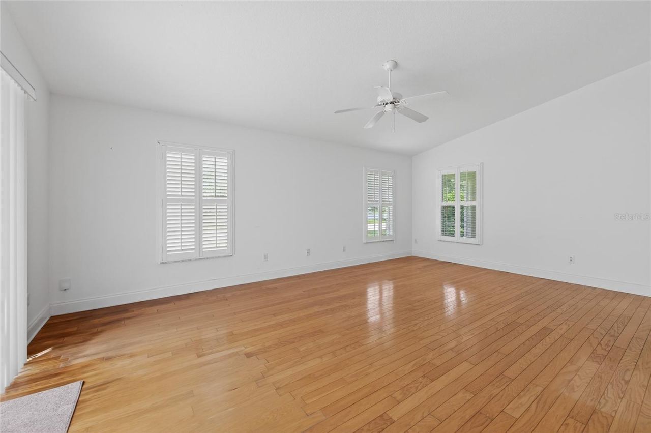Photo 17 of 20: Great Room