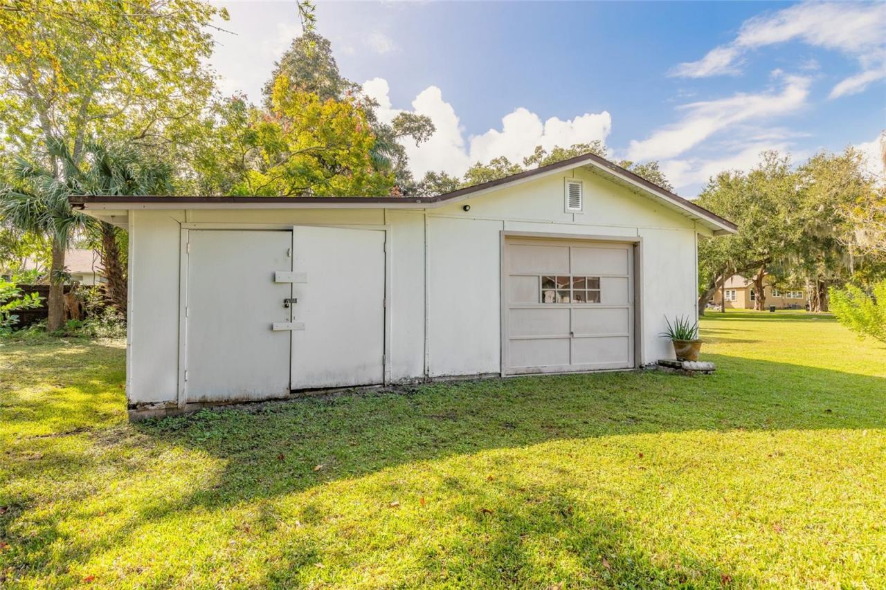 Photo 9 of 20: Detached 1 car garage and workshop
