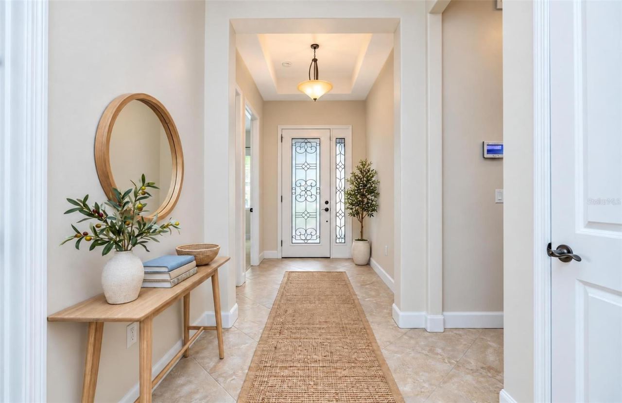 Photo 8 of 20: Foyer