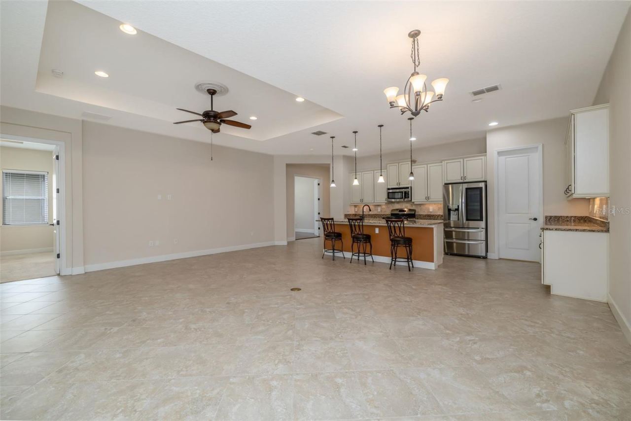 Photo 10 of 20: Great room & Dining Combo
